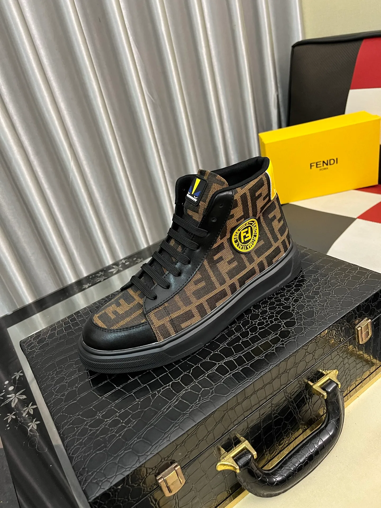 Men's Men's Shoes 💰440⌚️⌚️《 Fendi FENDI* 》 Latest hot-selling casual shoes, top brand [seduce] luxury ~ purchasing agency, top quality ~. [Strong] The upper is made of imported breathable cowhide with material ➕ breathable sheepskin lining (•) and fine workmanship. The original stylish and stylish soft rubber wear-resistant outsole is light and comfortable on the feet. The real thing looks better when taken in real life. Number of sizes: 38-442️⃣Colors available